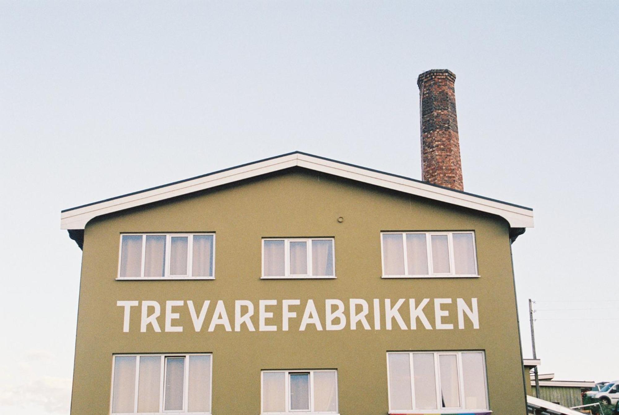 Trevarefabrikken 亨宁斯韦尔 外观 照片